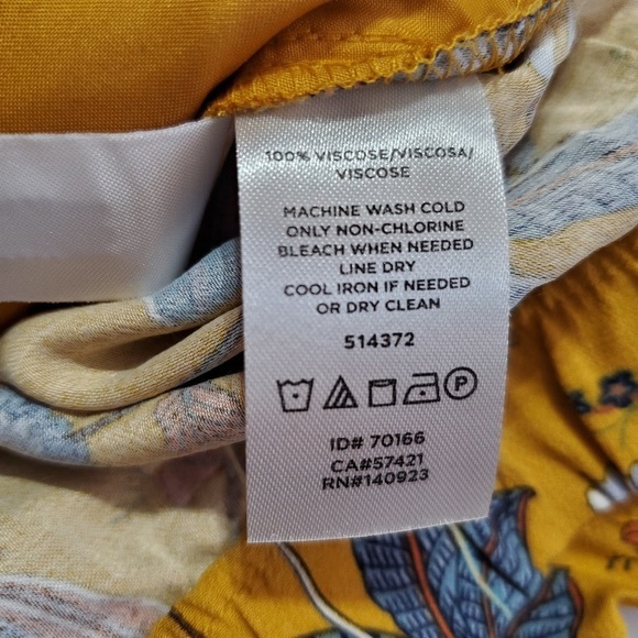 NWT Loft flowy floral crepe shorts size large - Picture 2 of 6